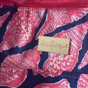 Lilly Pulitzer Pink and Navy Patterned cooler tote/removable shoulder strap.